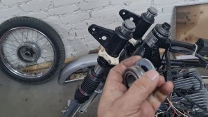 Меняем подшипники передней вилки ЯВА на конусные