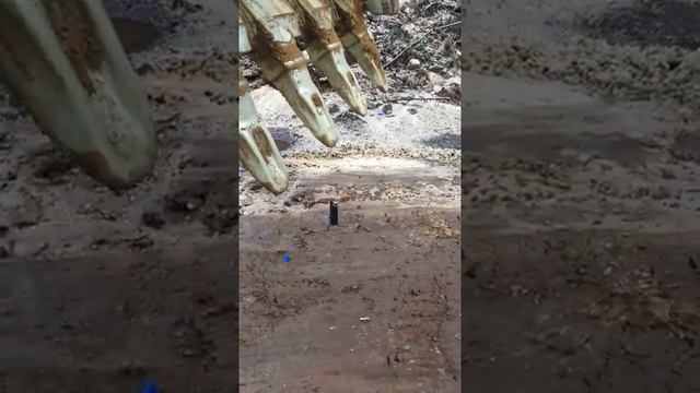 Зажигает зажигалку экскаватором смотреть онлайн