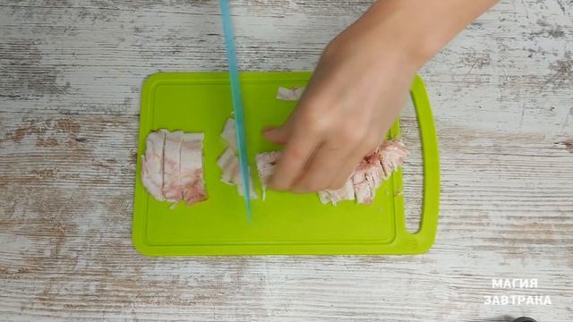 Необычный омлет на завтрак. Яичные маффины с сыром и беконом смотреть онлайн