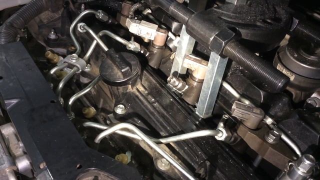 Снятие топливной форсунки Toyota RAV-4 (IV)