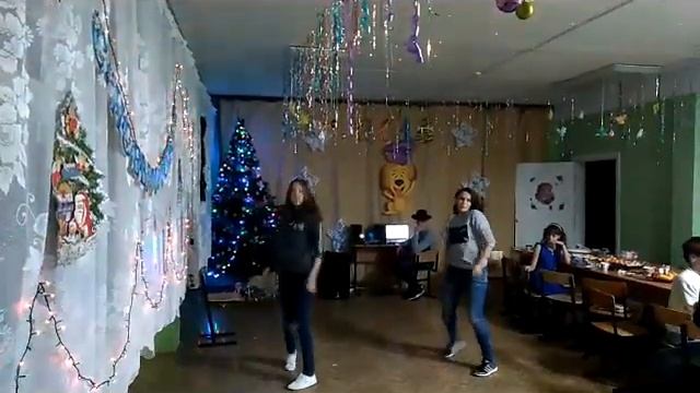 Классный танец на Новый год 80-90 смотреть онлайн