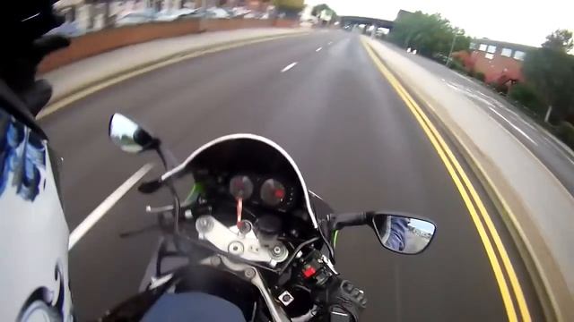 Kawasaki Ninja ZX9R 900cc Review - Full Ride And Video Review - Riding Kawasaki ZX9R Motorcycle