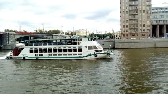 заплыв на пароходе по Москве-реке смотреть онлайн