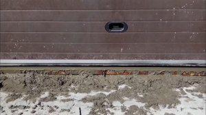 Примыкание секционных ворот к полу