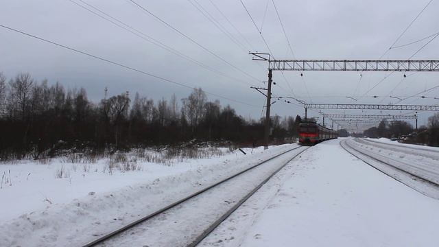 Зимняя станция Манихино-2 и отправление на Поварово электропоезда ЭД2Т-0043 смотреть онлайн