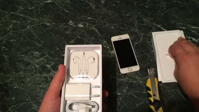 Распаковка iPhone 5s (восстановленный) / Unboxing iPhone 5s (CPO) смотреть онлайн