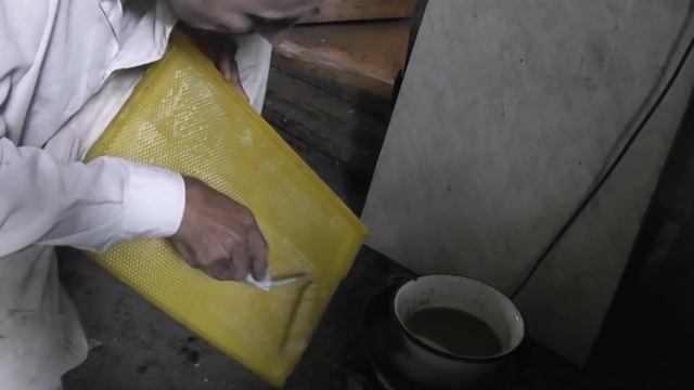пластиковые рамка и вощина смотреть онлайн