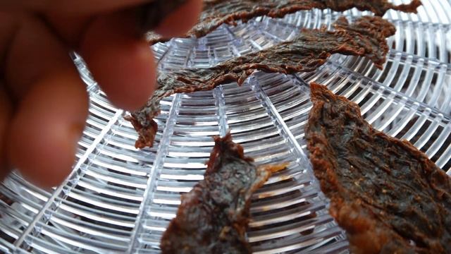 Сушеные Мясные чипсы к пиву из говядины и индейки смотреть онлайн