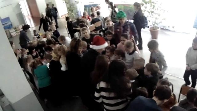 2017.12.20 открытие зимних праздников в школе; "Мастерская Деда Мороза"/1 смотреть онлайн