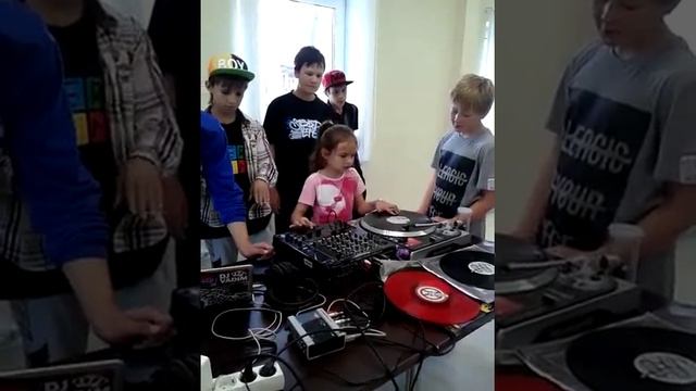 Мастер класс по Диджеингу(Студия танцев Funky people г. Серов) смотреть онлайн