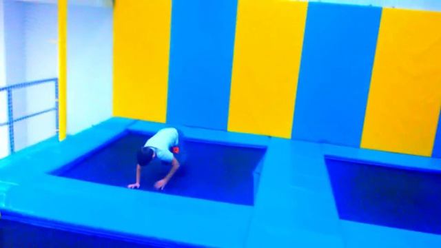 пацан в 9 лет выделывает сальто смотреть онлайн