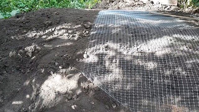 Как удержать землю на насыпном холме.