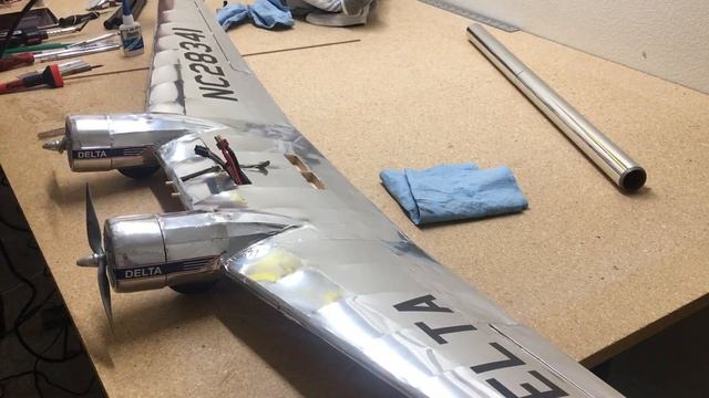 Moving Box ? Crushed My DC3 RC Airplane!! смотреть онлайн