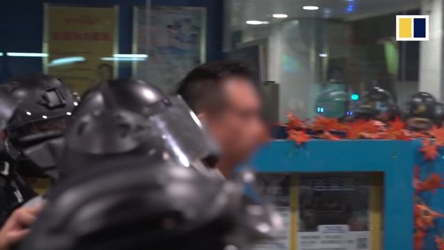 Bloody knife attack after mall raids in Hong Kong смотреть онлайн