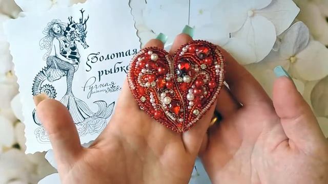 Брошь сердечко из бисера (видеообзор готовой работы) апрель 2020 год. смотреть онлайн