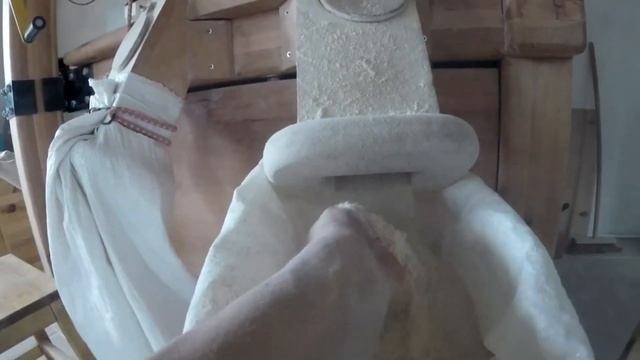 Шугуровская мука - процесс получения цельнозерновой муки. смотреть онлайн