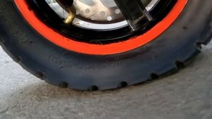 Очередной прокол камеры на электросамокате. Почему жуёт камеру?