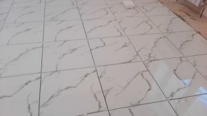 Как укладывать КРИВУЮ плитку на пол? Секреты от мастера!