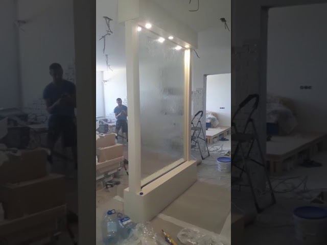 Водопад по стеклу на просвет. смотреть онлайн