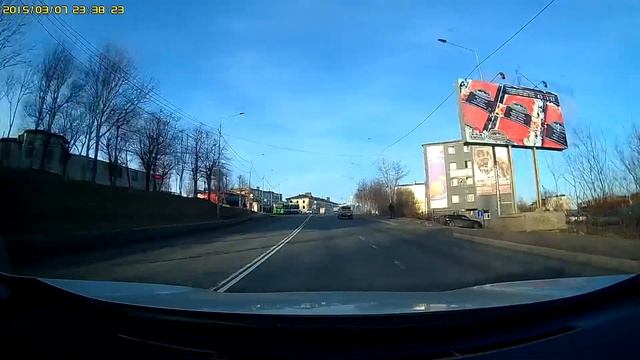 НЕАДЕКВАТНЫЙ ВОДИТЕЛЬ АВТОБУСА! (29.11.2017) смотреть онлайн