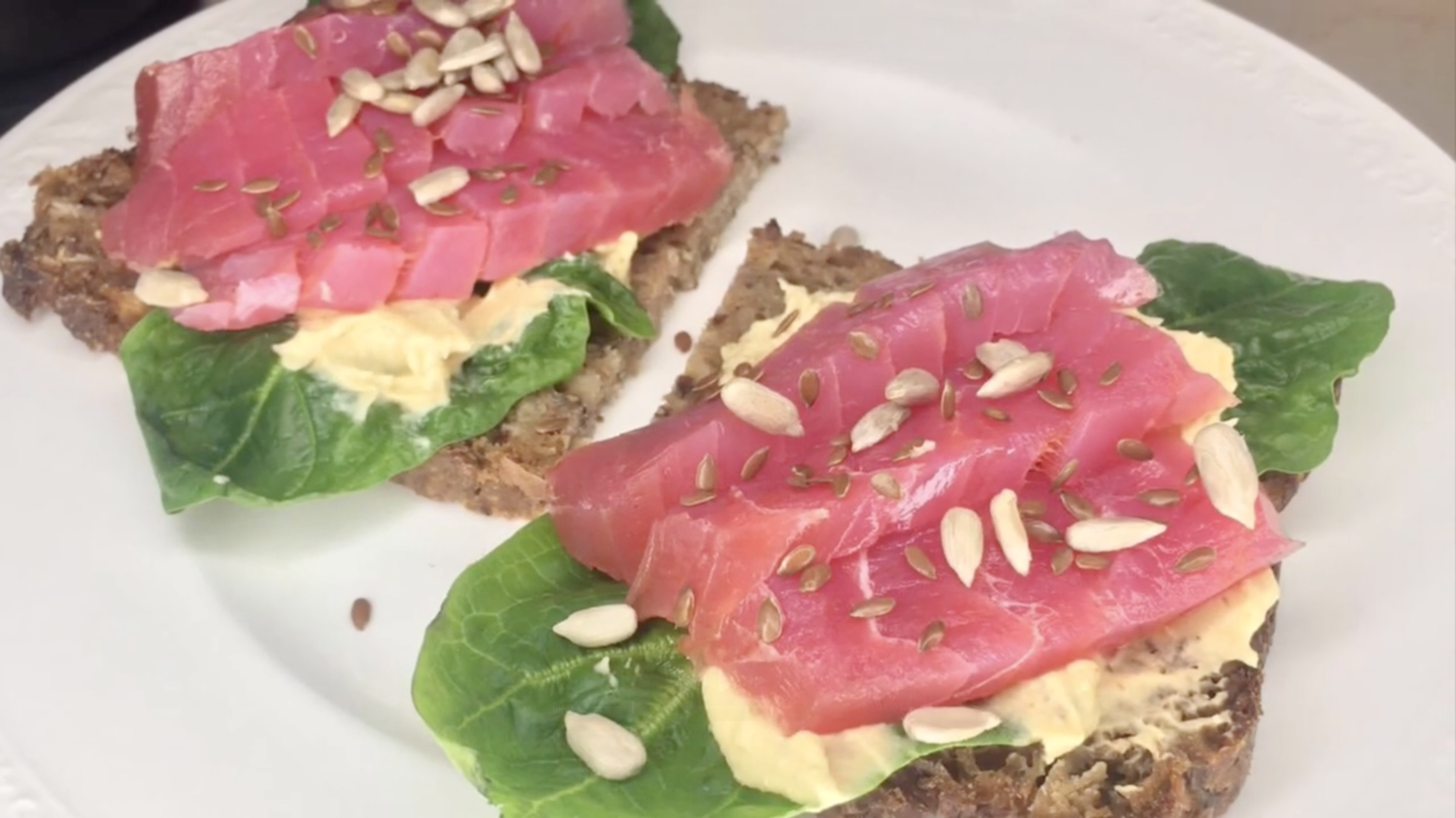 Бутерброд с тунцом и хумусом ? смотреть онлайн