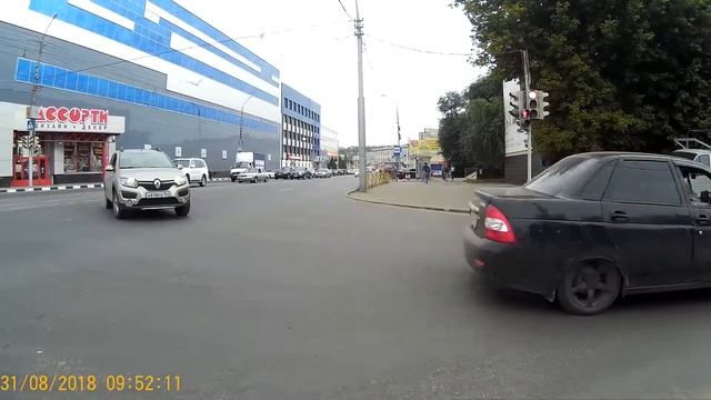 Саратов а114те Прет по встречке на поворот Танкистов и 1я Садовая перекресток смотреть онлайн