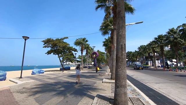 Паттайя. Бич Роуд. 1,5 млн тайцев приближаются к черте бедности. Опрос выявляет проблемы туризма. смотреть онлайн