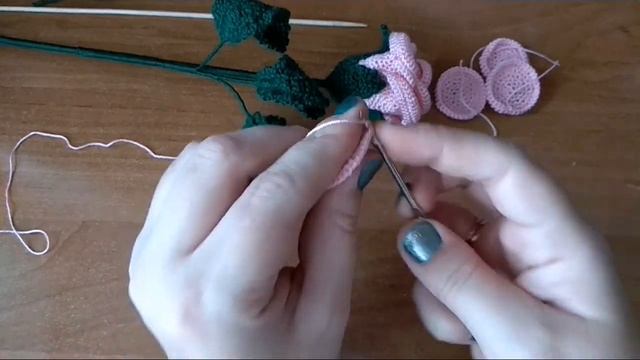 Вяжем крючком Бутон розы. Часть #1. смотреть онлайн