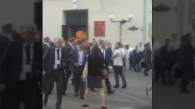 Лавров идёт из театра смотреть онлайн