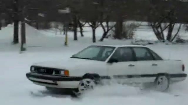 Audi Drifting showoff smacks tree. смотреть онлайн