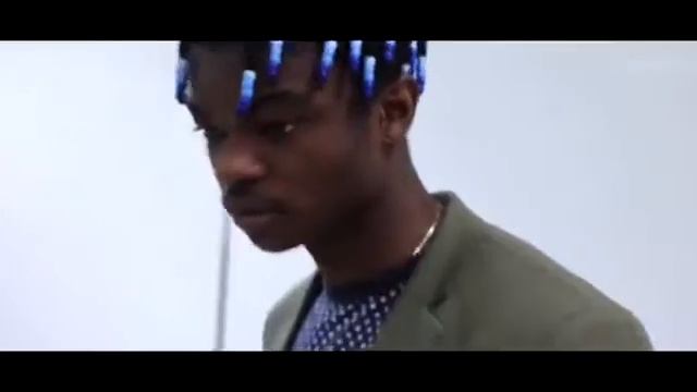 Когда в классе зазвонил будильник и не удержался от музыки смотреть онлайн