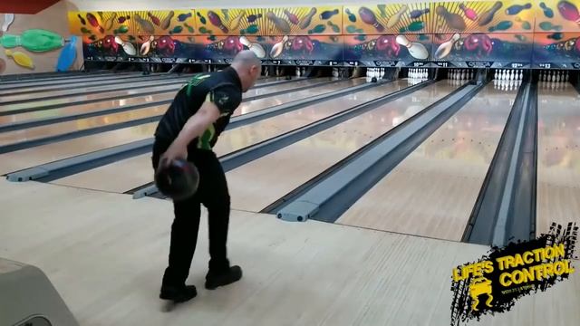 КАК СДЕЛАТЬ ТРЕХШАГОВЫЙ БРОСОК В БОУЛИНГЕ ОТ СТОЙКИ ВОЗВРАТА ШАРОВ? смотреть онлайн