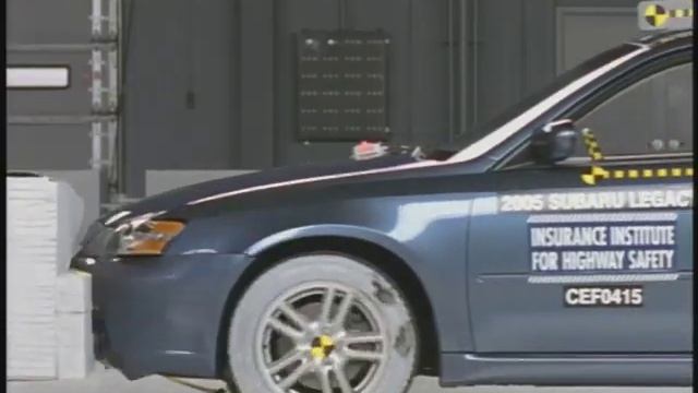 2005 Subaru Legacy moderate overlap IIHS crash test смотреть онлайн
