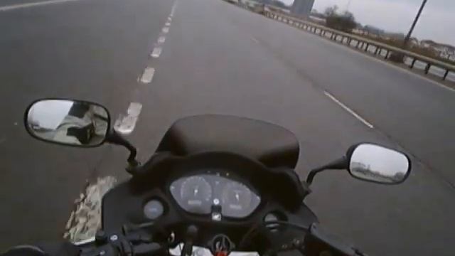 London motorcycle commuting - Honda CBF 600S смотреть онлайн
