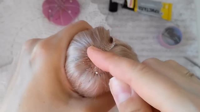Клеим волосы текстильной кукле. смотреть онлайн