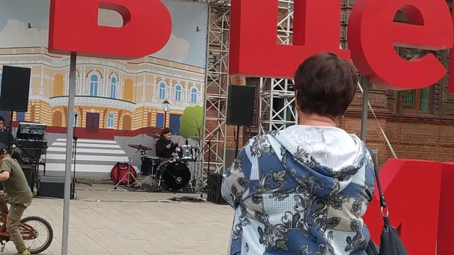пешеходная улица Мира. Красноярск. июль 2022 смотреть онлайн
