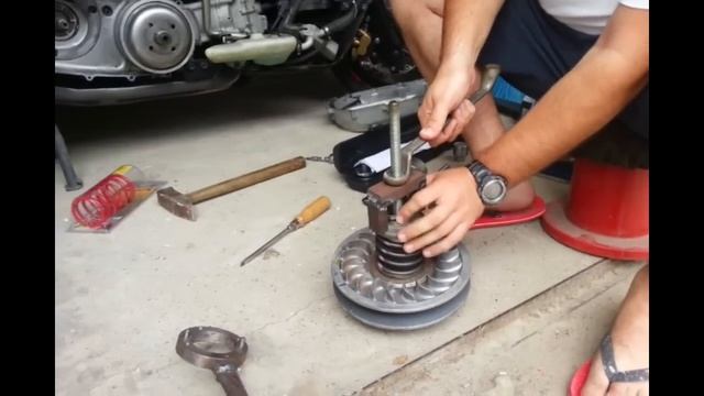 How to change compression spring on Yamaha T-max 500 смотреть онлайн