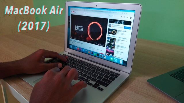 Macbook Air M1 : Unboxing with the old Mackbook Air 2017 in 2021 смотреть онлайн