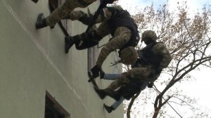 Успешный штурм. Полицейский спецназ провёл тренировку в Кочубеевском районе.