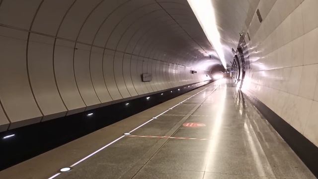 Метро Москвы прибывает поезд на станцию Метро Верхние Лихоборы Люблинско-Дмитровская линия смотреть онлайн