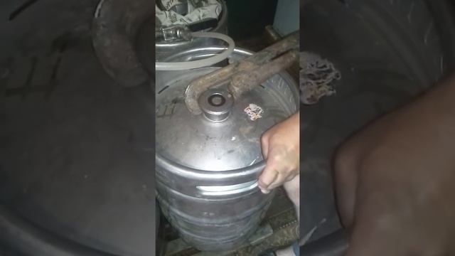 Как открыть пивной кег или квасной!!! смотреть онлайн