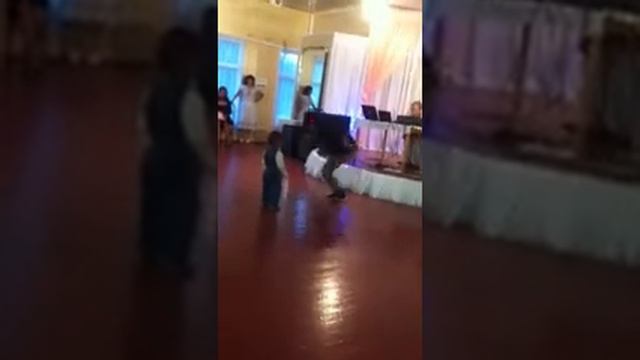 Все танцуют локтями смотреть онлайн