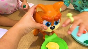 Emma and Kate Play Picky Kitty Game!
