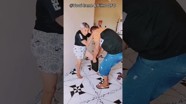 Filho cuida da sua Mãe de 91 aninhos sozinho смотреть онлайн