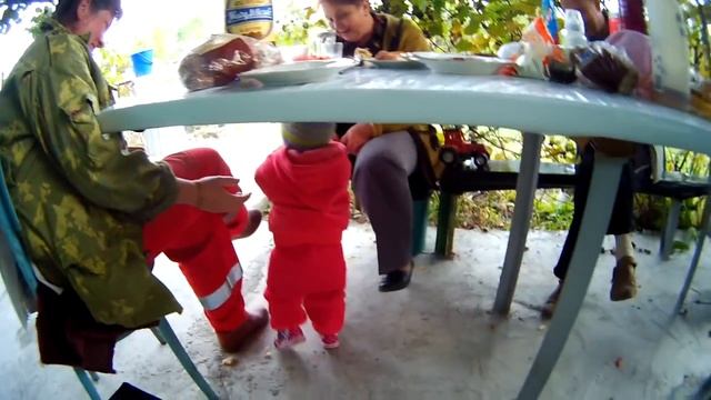 ВОТ ЧТО ЗНАЧИТ ХОДИТЬ ПЕШКОМ ПОД СТОЛ. АНАТОЛИЙ РАЛО. HERE WHAT MEANS TO GO ON FOOT UNDER THE TABLE смотреть онлайн