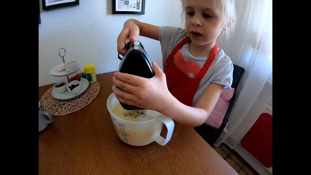Печем маффины / кексы и украшаем вкусняшками Muffins рецепт в описанииe смотреть онлайн