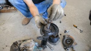 Как проверить снятый амортизатор на работоспособность