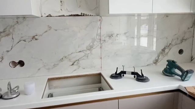 фартук на кухне из керамогранита