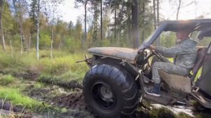 Просто болотоход на болоте)))