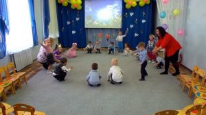 «По солнечной дорожке» Евтодьевой А. / вход малышей на праздник/